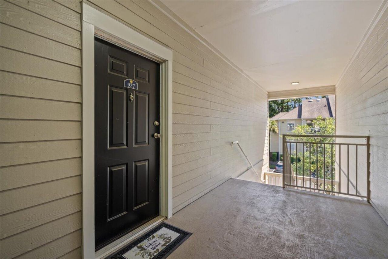 1600 Long Grove Drive Photo 4