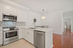 1600 Long Grove Drive photo 4