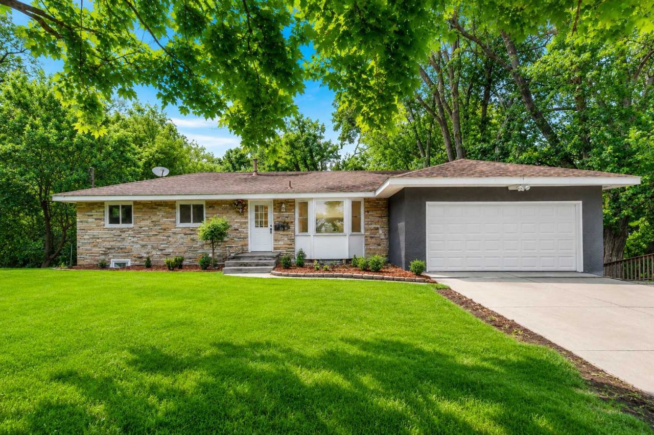 315 Rice Creek Terrace NE, Fridley, MN 55432