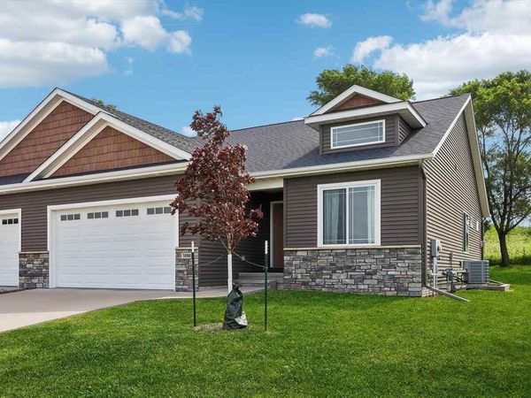 3000 Sunflower Street, Ely, IA 52227