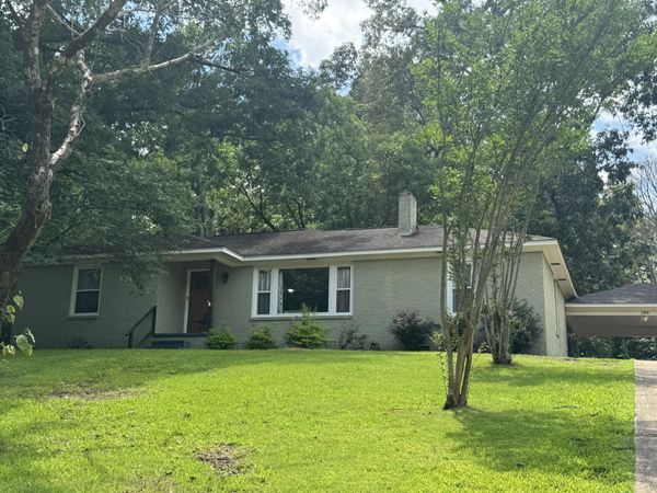 106 Eastwood Dr., Tupelo, MS 38804