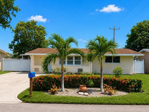 7611 NW 15th Ct, Pembroke Pines, FL 33024