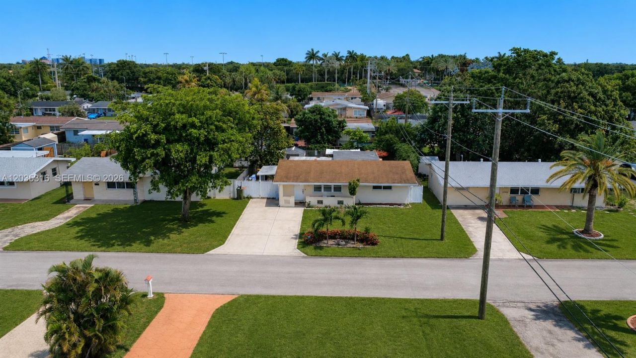7611 NW 15th Ct, Pembroke Pines, FL 33024 Photo