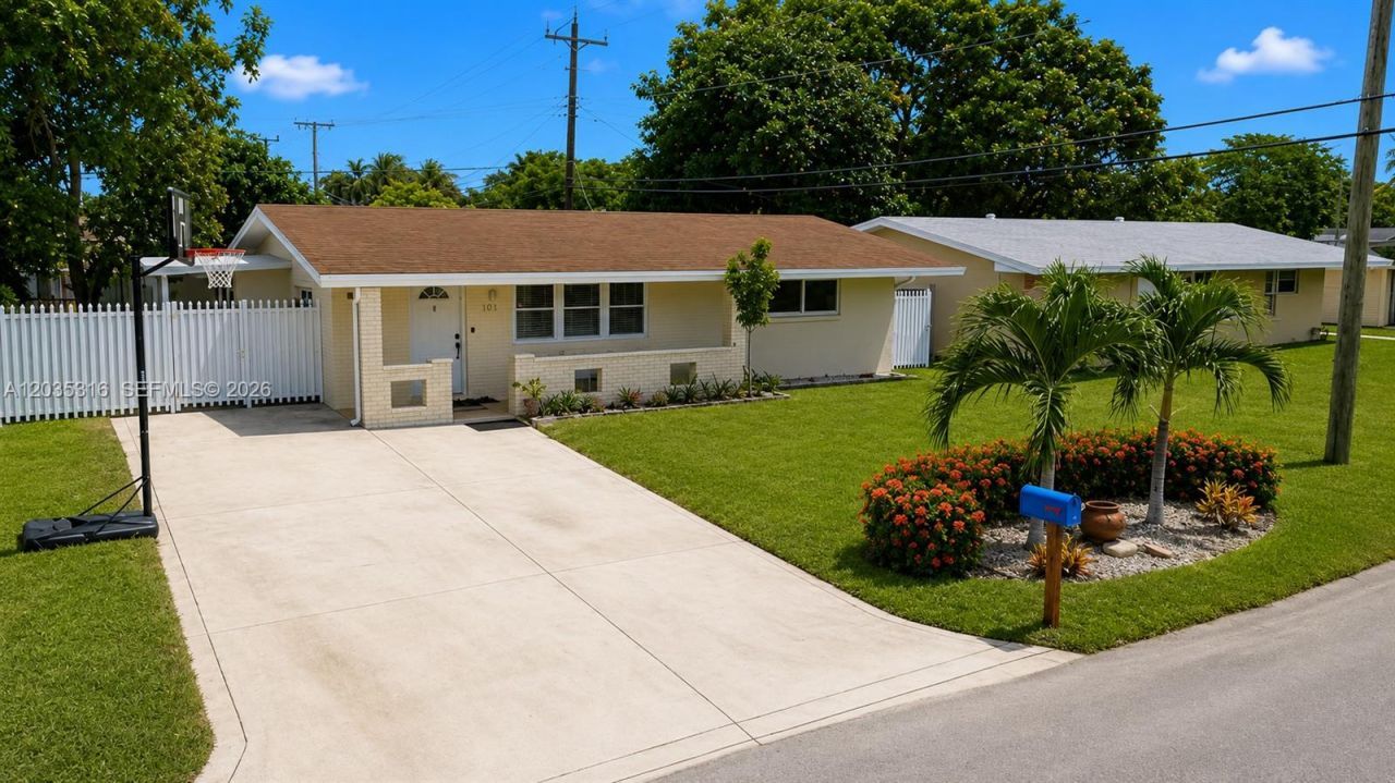 7611 NW 15th Ct, Pembroke Pines, FL 33024 Photo