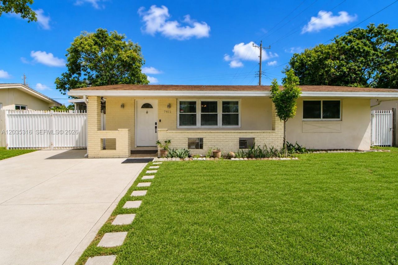 7611 NW 15th Ct, Pembroke Pines, FL 33024 Photo