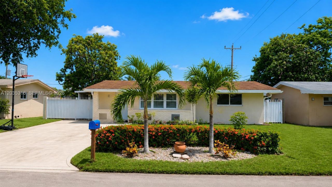 7611 NW 15th Ct, Pembroke Pines, FL 33024 Photo