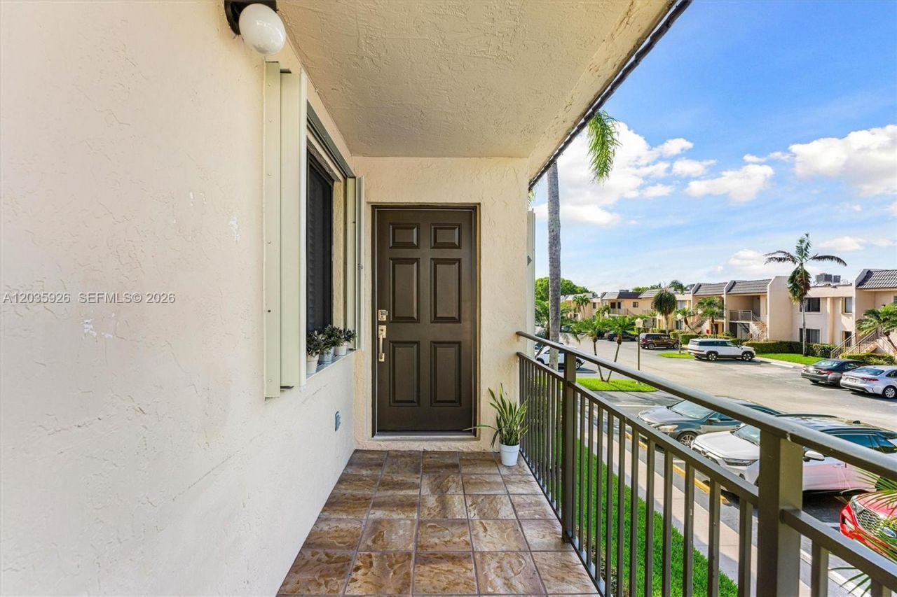16451 Blatt Blvd , Unit 201, Weston, FL 33326 Photo