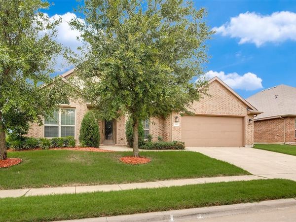 27 Oakridge Lane, Edgecliff Village, TX 76134