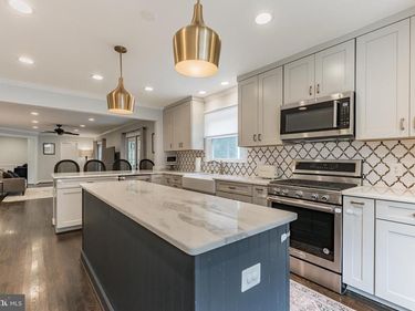9911 BARNSBURY COURT, FAIRFAX, VA 22031