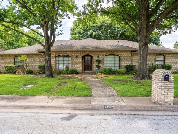 1442 Marlene Place , DeSoto, TX 75115