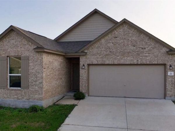 211 Pitkin DR, Lockhart, TX 78644