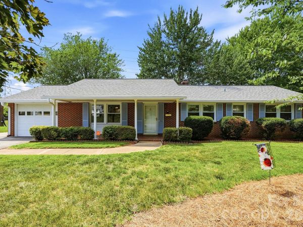 112 Queensbury Road , Winston Salem, NC 27104