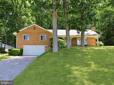 27 WOODSIDE DRIVE, YORK, PA 17402