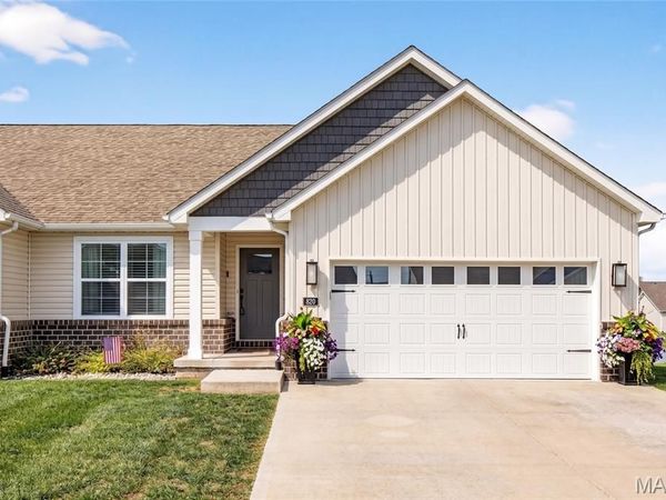 820 Applewood Creek Drive , Fairview Heights, IL 62208