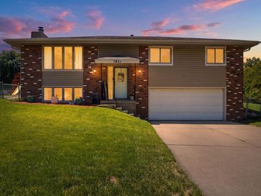 5821 Deerwood Drive, Lincoln, NE 68516