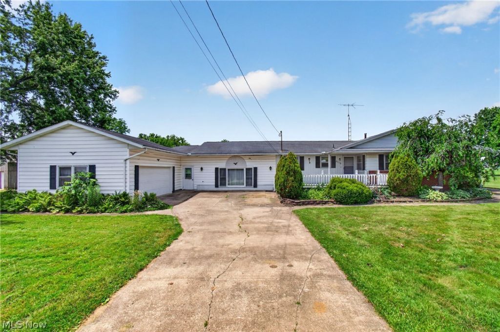 2115 Kenyon Avenue Nw, Massillon, OH 44647 Main Photo