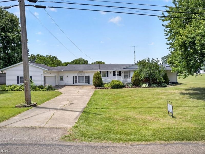 2115 Kenyon Avenue NW, Massillon, OH 44647 Photo 2