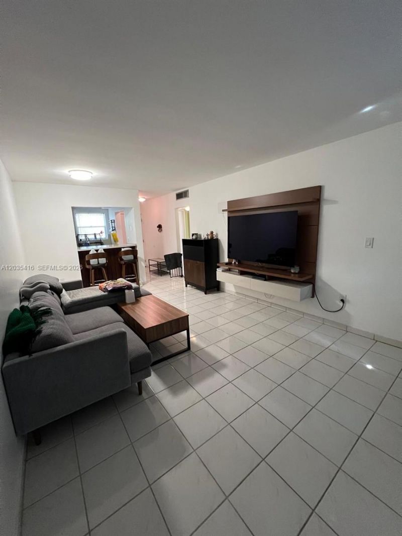 13101 Memorial Hwy 201 Hwy, Unit 201, North Miami, FL 33161 Photo