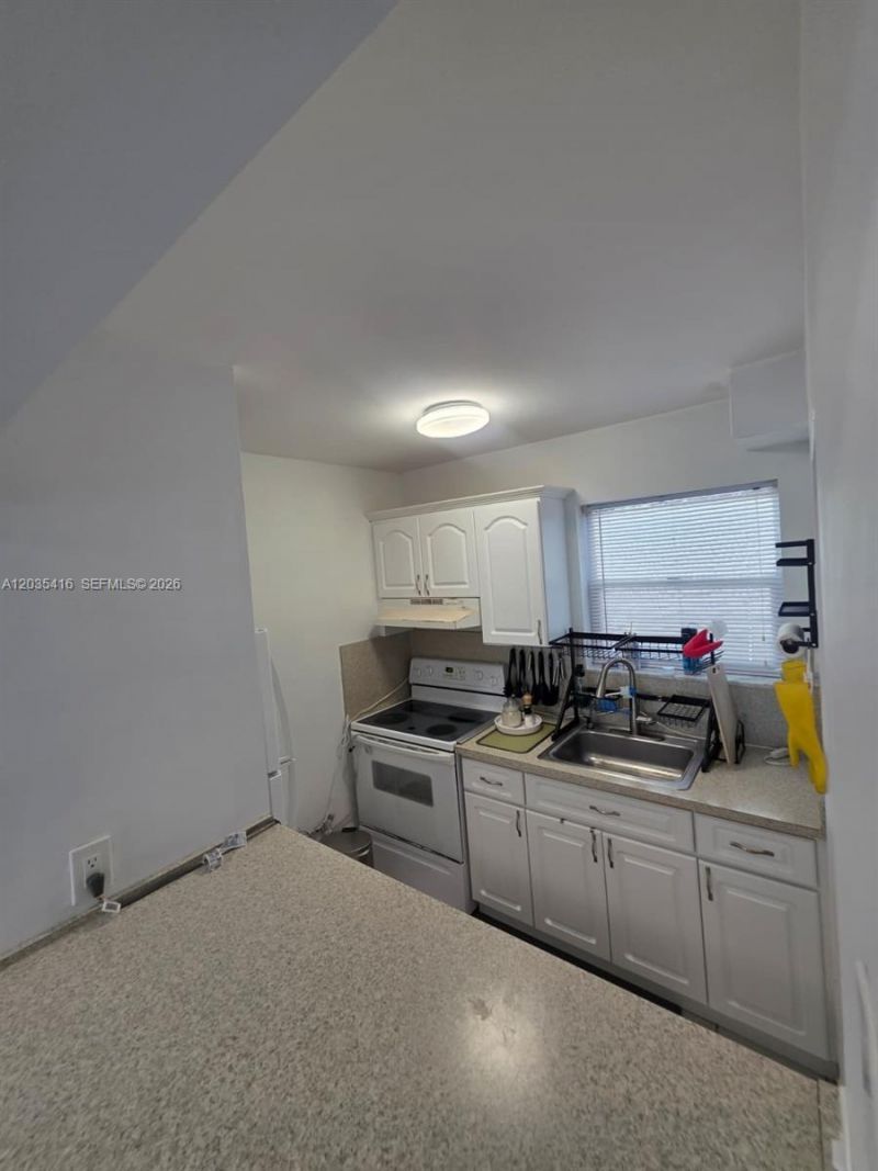 13101 Memorial Hwy 201 Hwy, Unit 201, North Miami, FL 33161 Photo