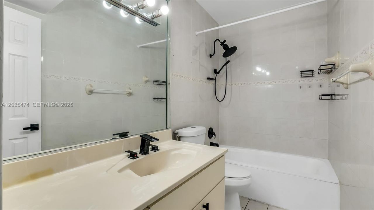 1647 W 72nd St, Hialeah, FL 33014 Photo