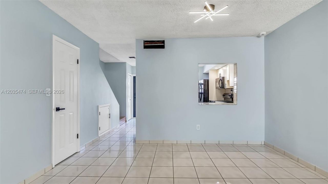 1647 W 72nd St, Hialeah, FL 33014 Photo