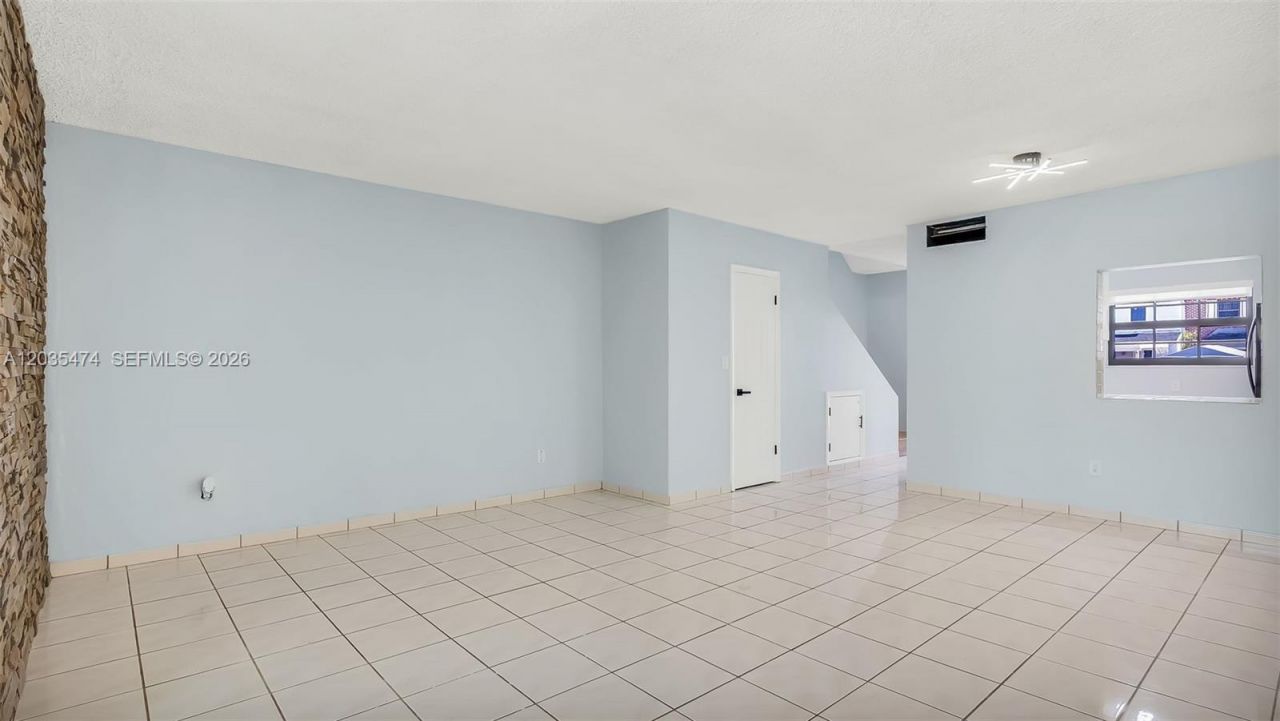 1647 W 72nd St, Hialeah, FL 33014 Photo