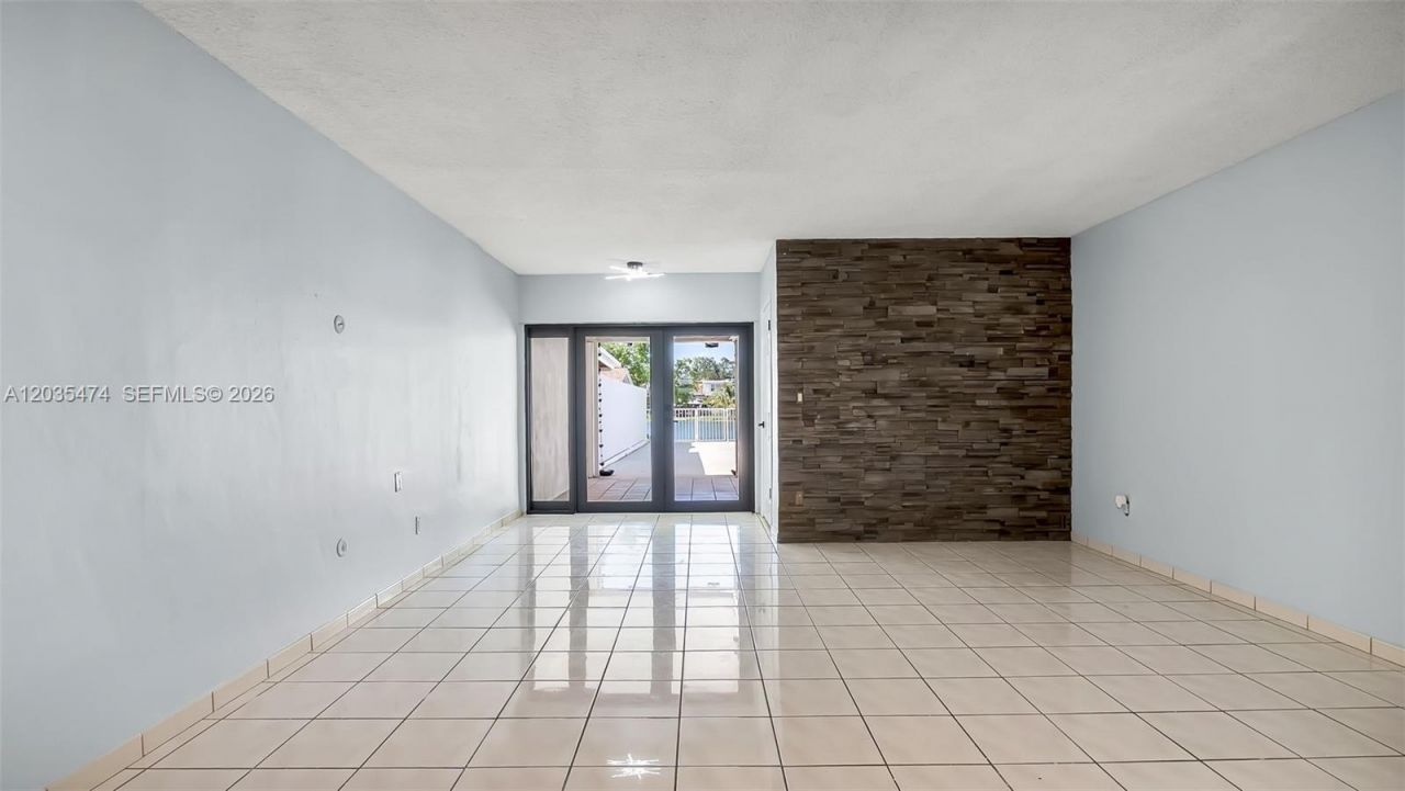 1647 W 72nd St, Hialeah, FL 33014 Photo