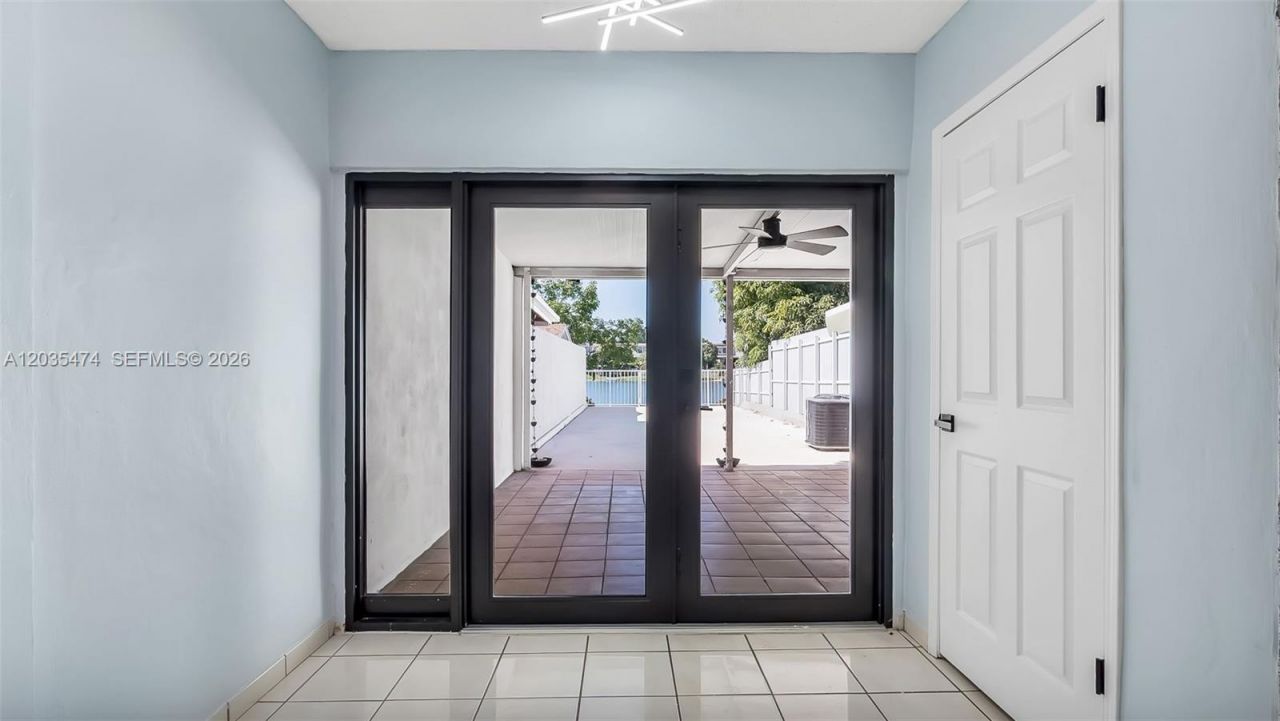 1647 W 72nd St, Hialeah, FL 33014 Photo
