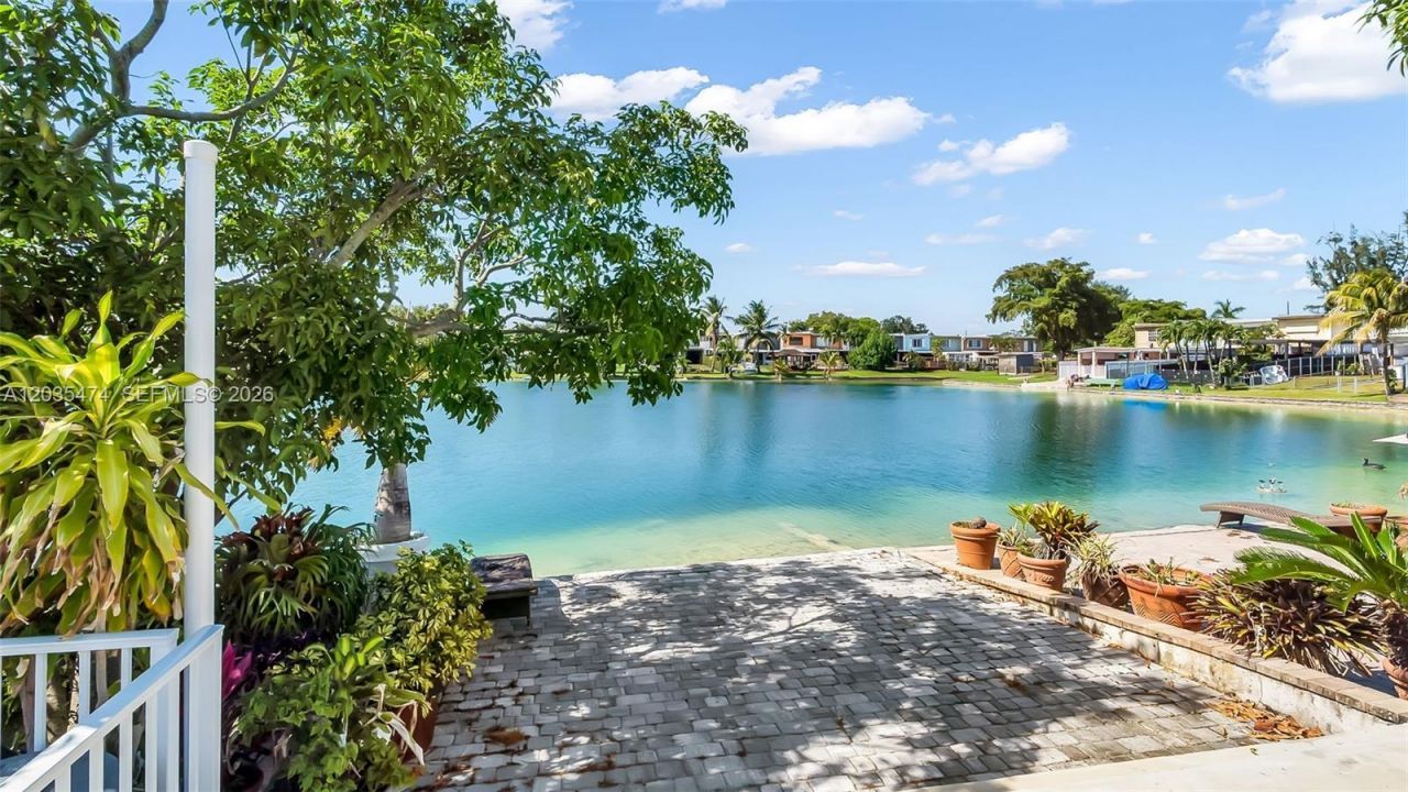 1647 W 72nd St, Hialeah, FL 33014 Photo