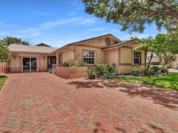 2155 Nova Village Dr, Davie, FL 33317