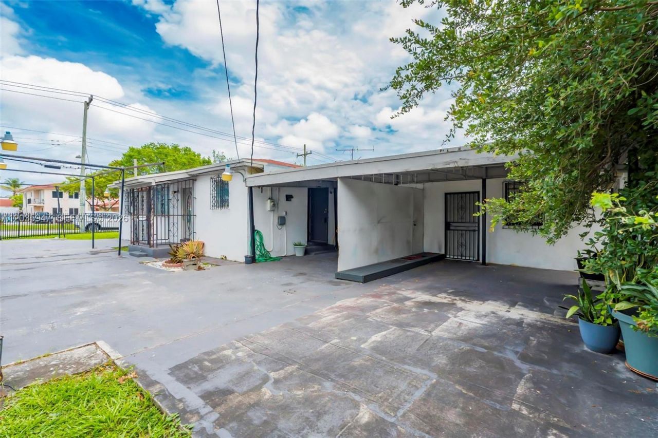 2300 NW 9th St, Miami, FL 33125 Photo