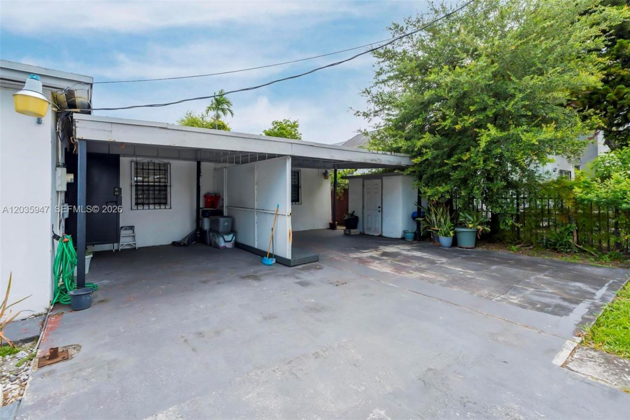 2300 NW 9th St, Miami, FL 33125 Photo