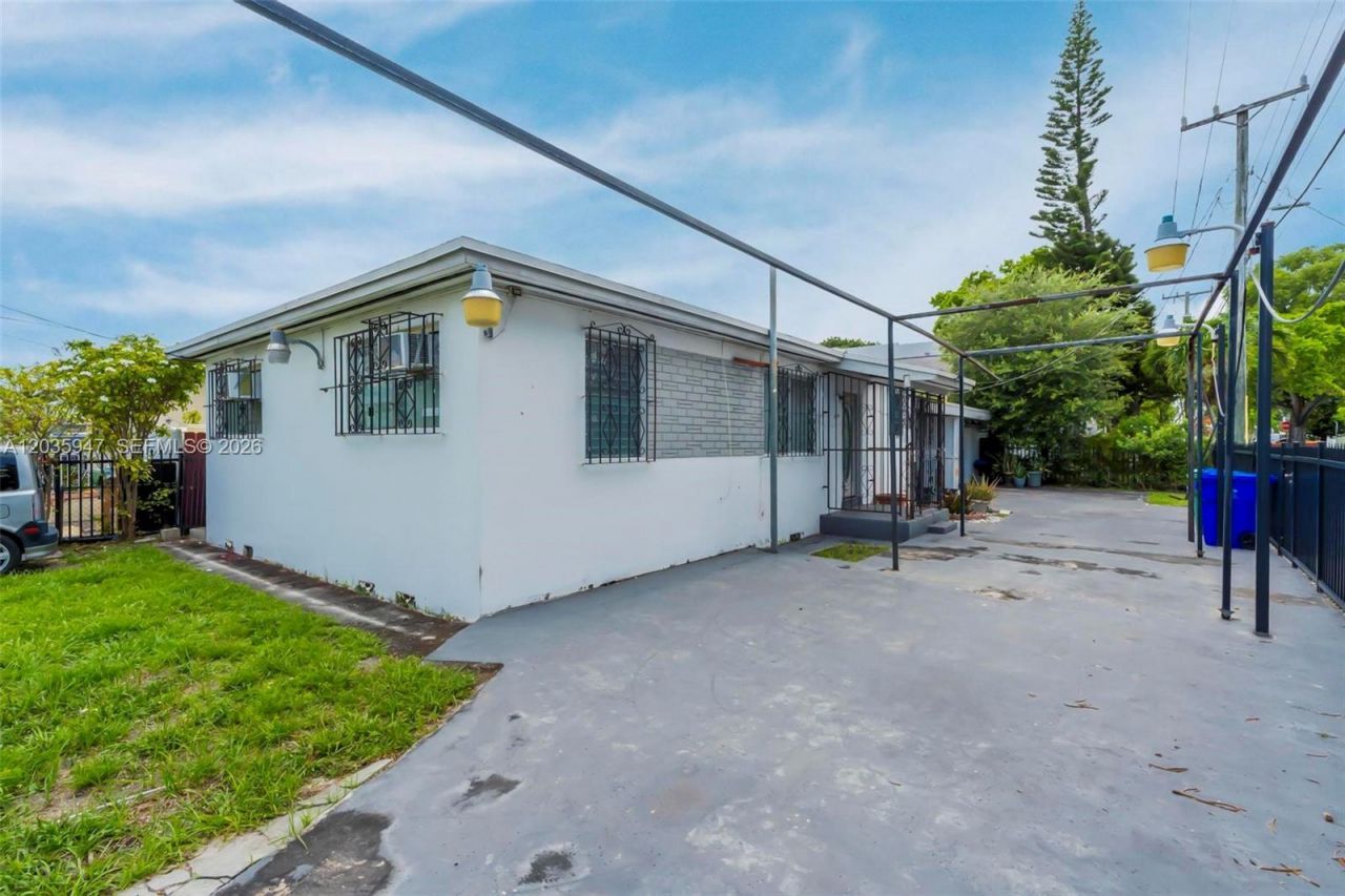 2300 NW 9th St, Miami, FL 33125 Photo