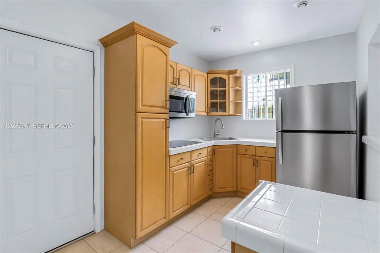 2300 NW 9th St, Miami, FL 33125 Photo