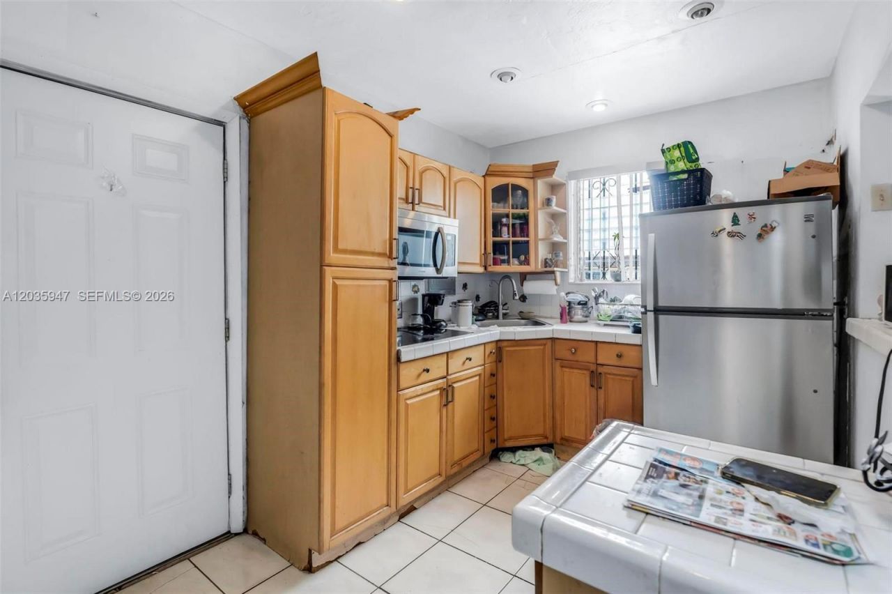 2300 NW 9th St, Miami, FL 33125 Photo
