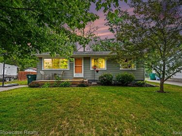 3186 Roselawn Street, Commerce Twp, MI 48390