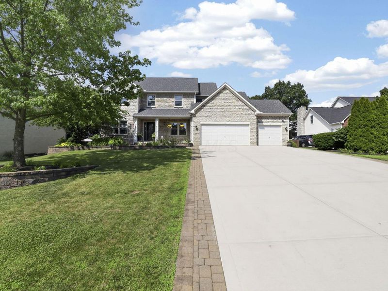 5887 Highland Hills Drive, Westerville, OH 43082 Photo 2