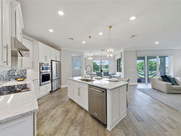 4534 Greenway Dr , Hollywood, FL 33021