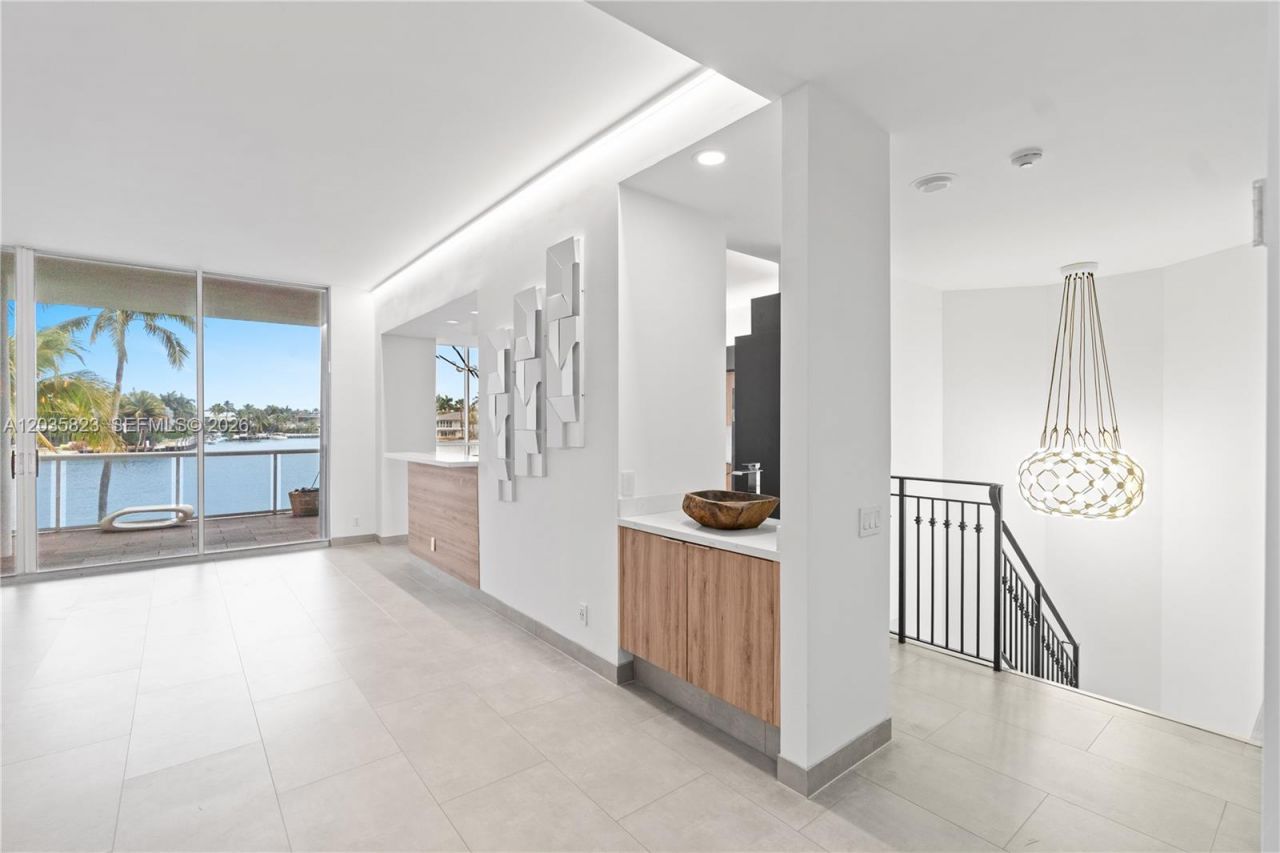 3801 NE 207th St, Unit TH6, Aventura, FL 33180 Photo