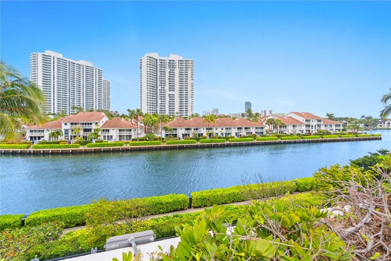 3801 NE 207th St, Unit TH6, Aventura, FL 33180 Photo