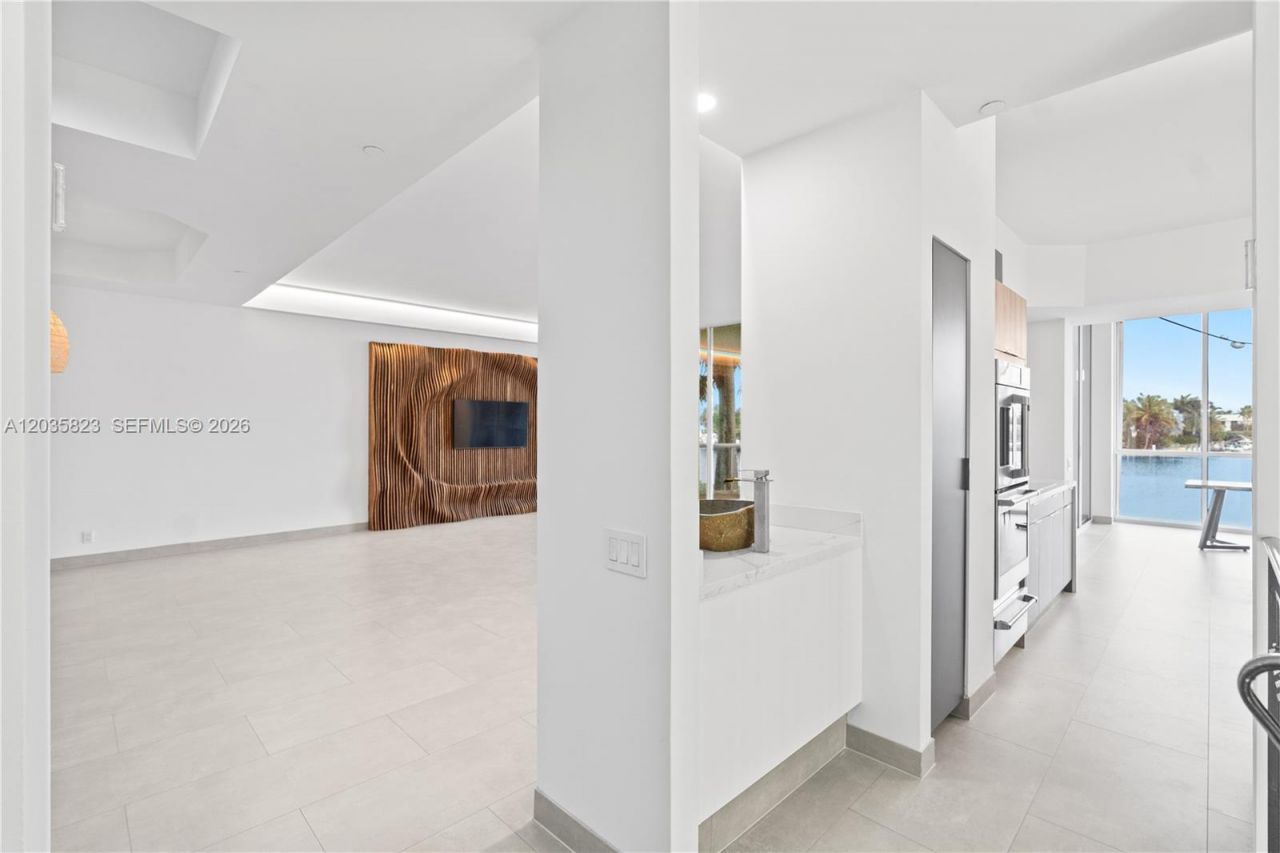 3801 NE 207th St, Unit TH6, Aventura, FL 33180 Photo