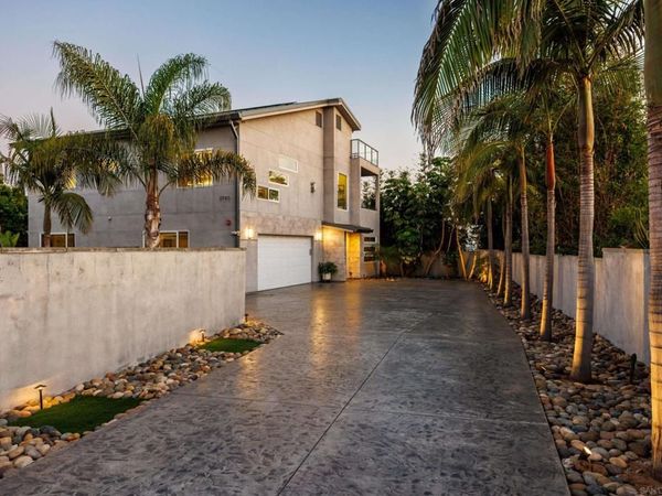 2743 Mesa Dr, Oceanside, CA 92054