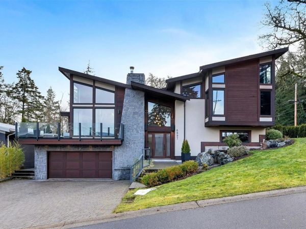 6897 McKenna Crt , Central Saanich, BC V8M 1J2