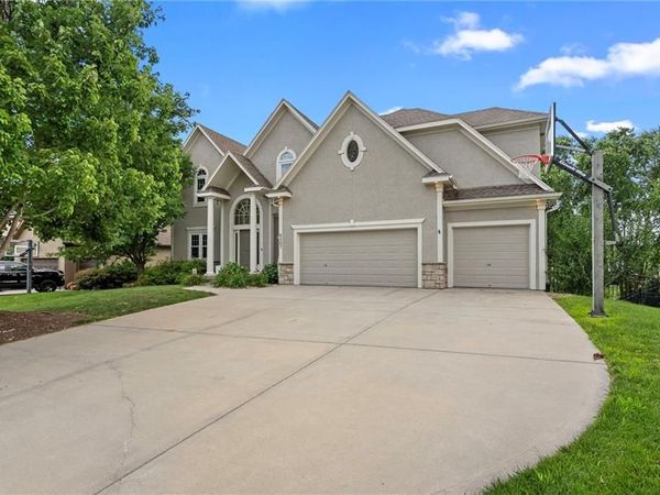 5307 W 165th Terrace, Overland Park, KS 66085