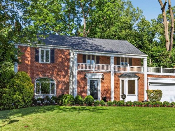 190 Sussex Drive , Manhasset, NY 11030