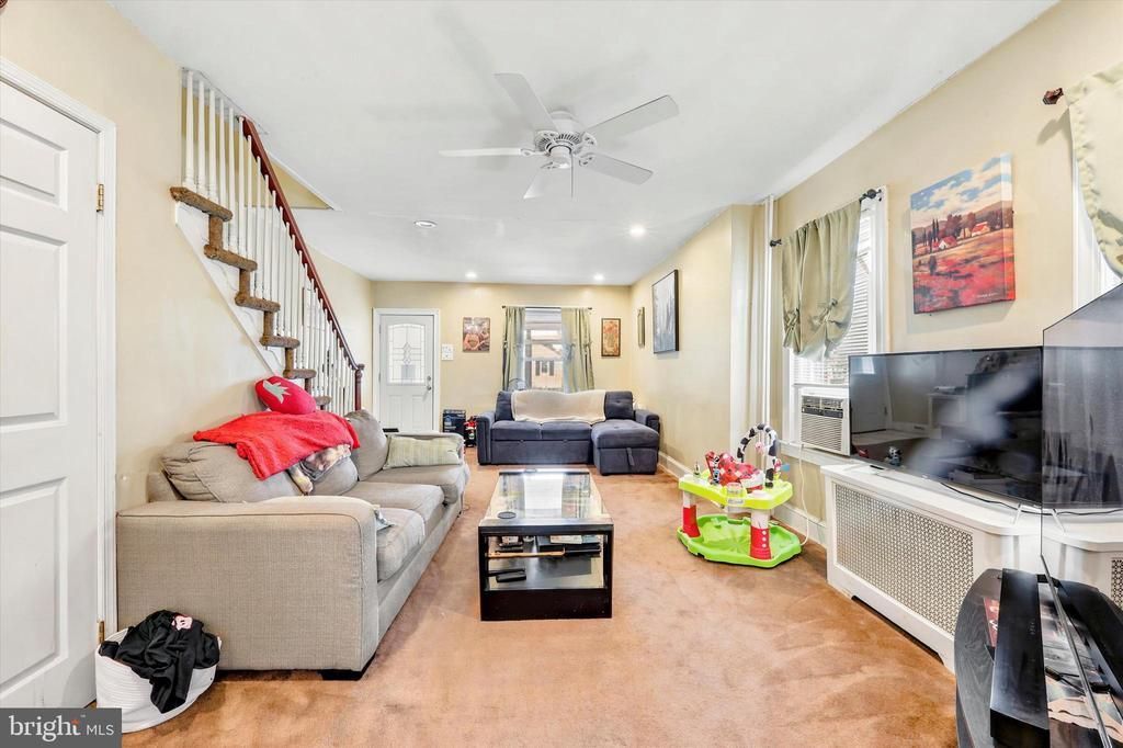 209 AMOSLAND ROAD, HOLMES, PA 19043