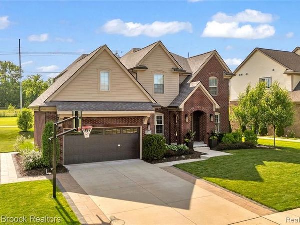 1126 Queensboro Drive, Rochester Hills, MI 48307
