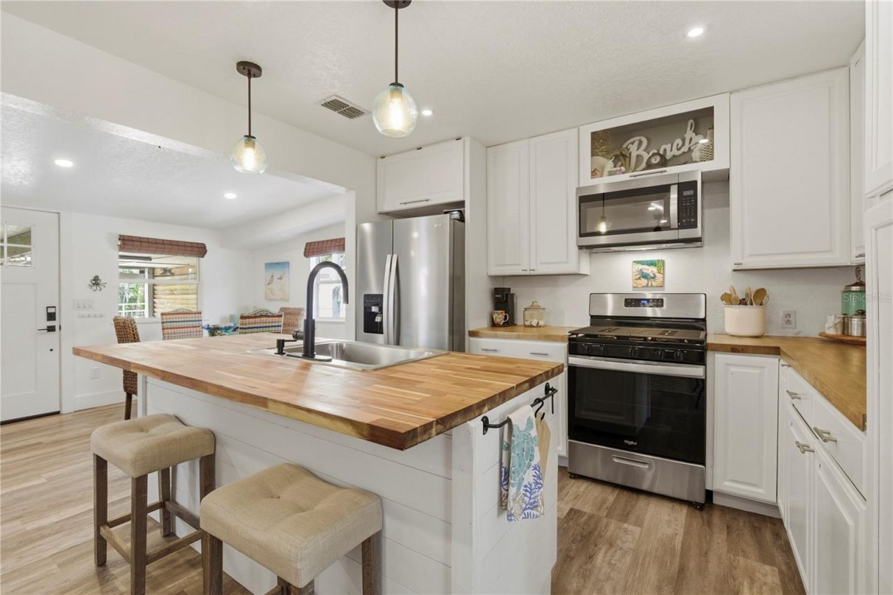 5251 Alpaca Drive , Weeki Wachee, FL 34607 Photo