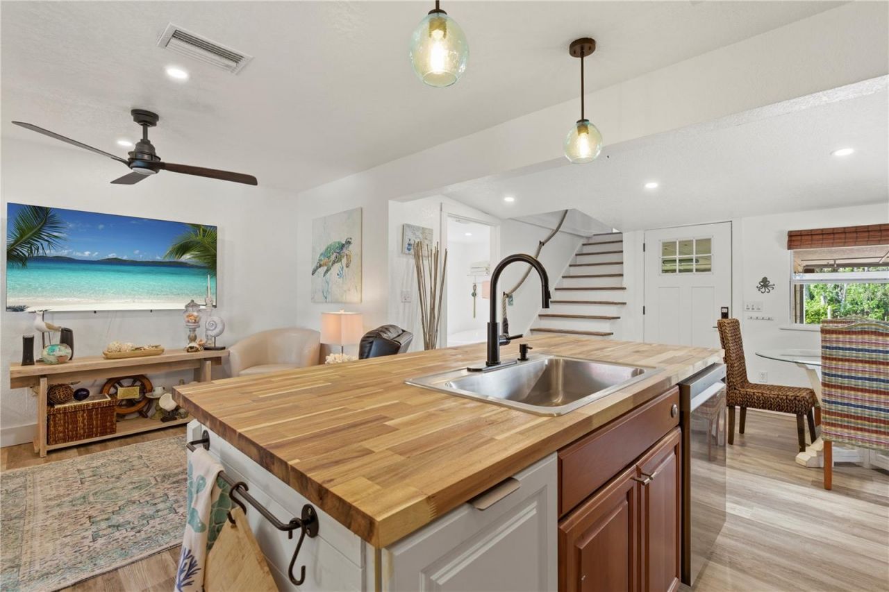 5251 Alpaca Drive , Weeki Wachee, FL 34607 Photo