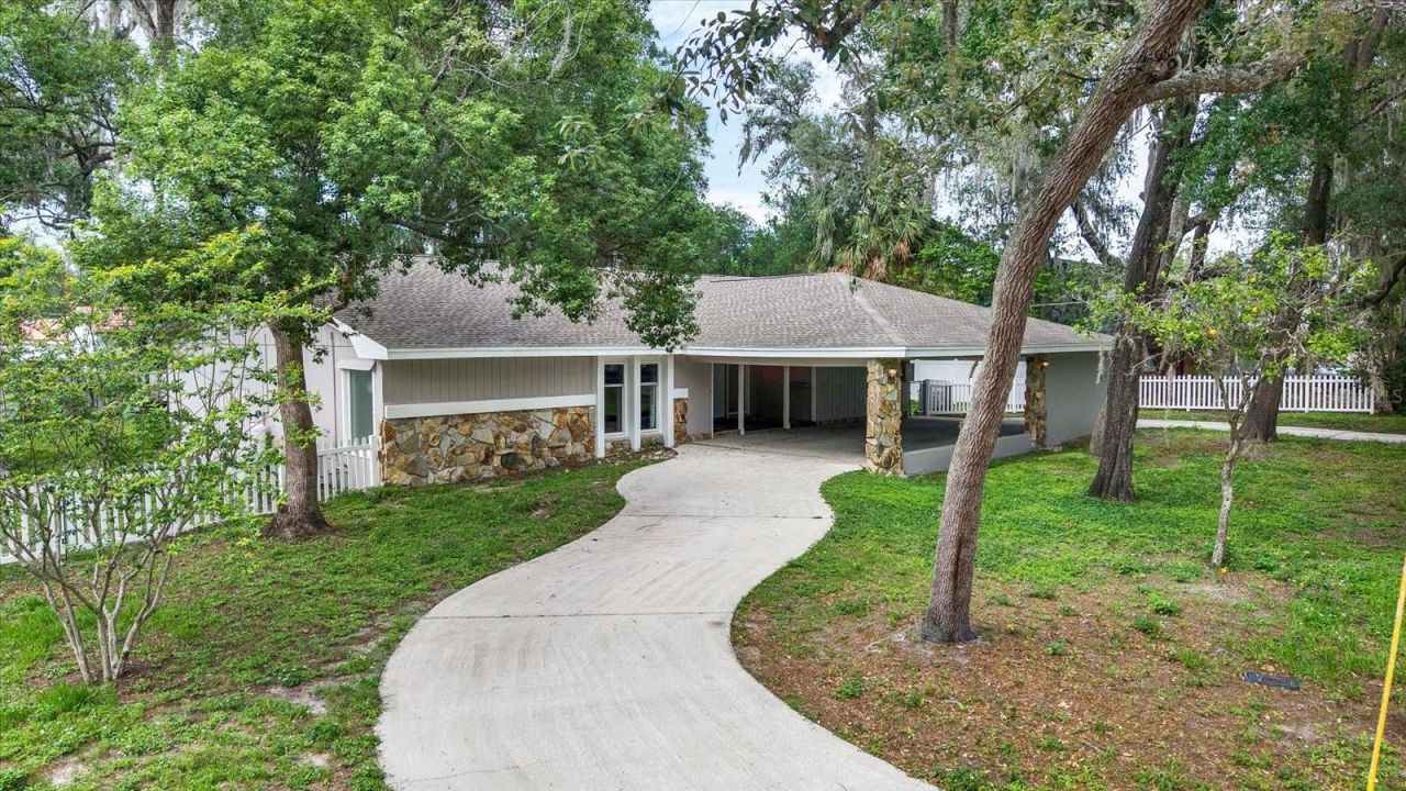 6906 Greenhill Place, Tampa, FL 33617 Main Photo